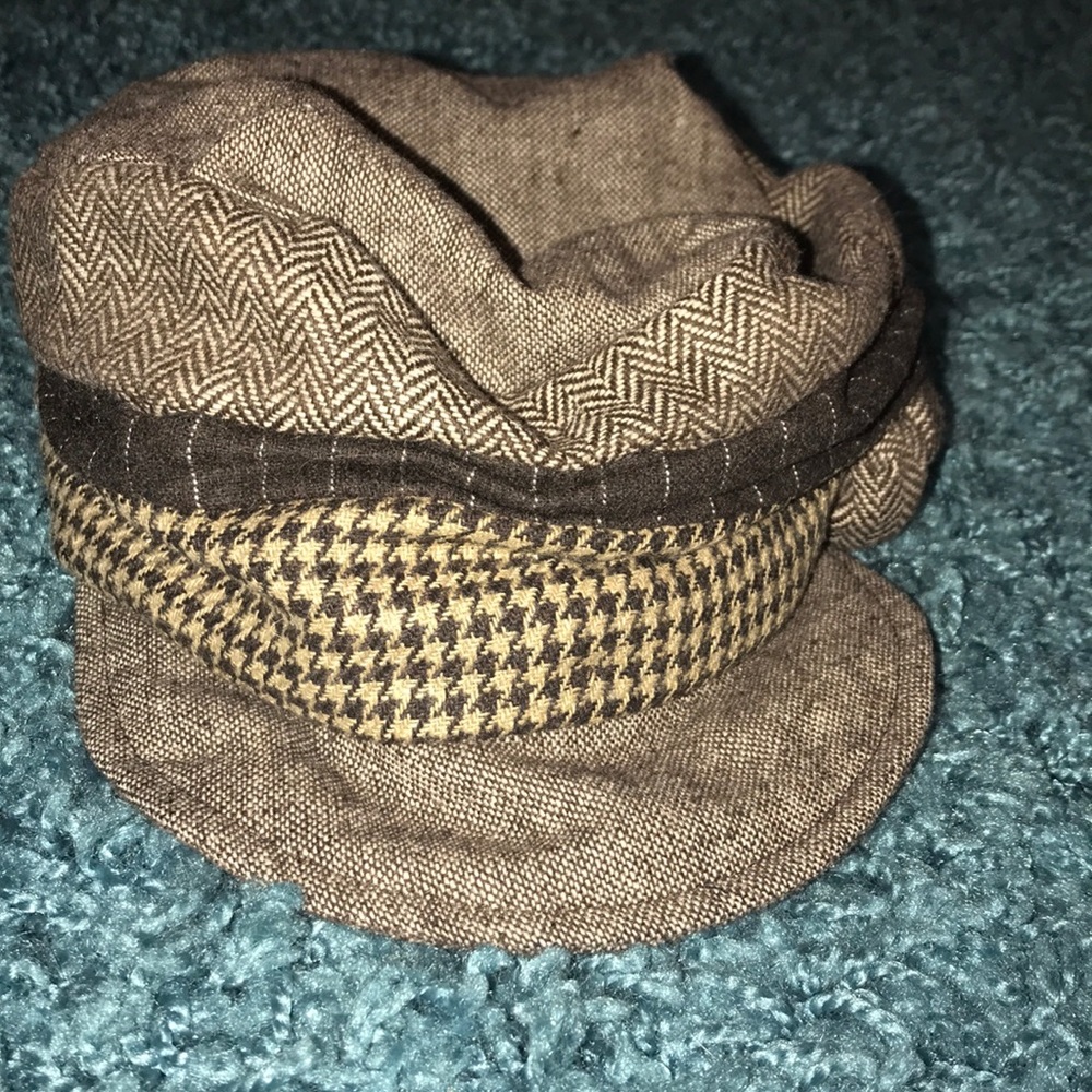 Multi patterned brown hat with floral decal